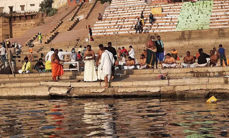Take a bath in the Ganges of Varanasi