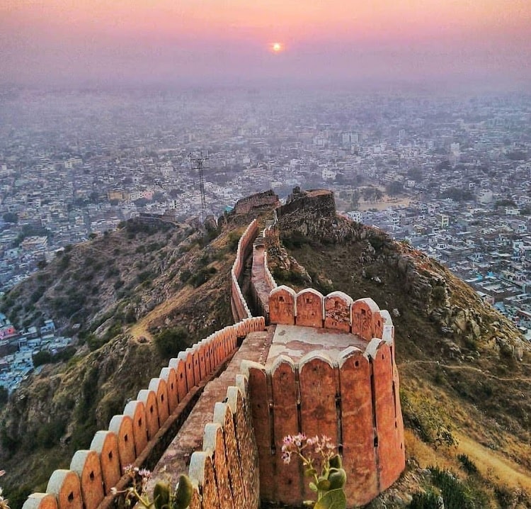 See sunset at Nahargarh Fort a best things to do in Rajasthan