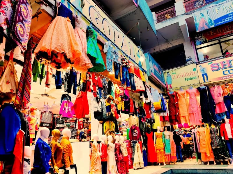 Bazaar shopping in Dehradun