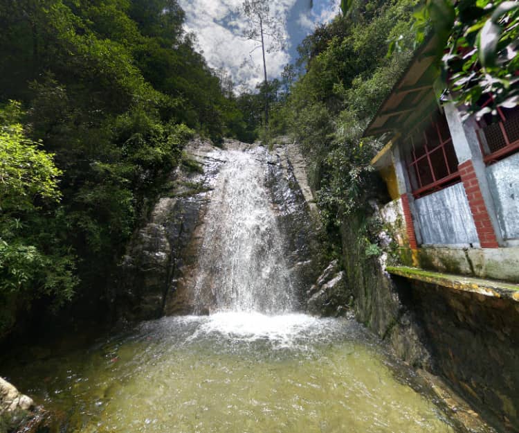 Rudradhari Waterfall in Kausani