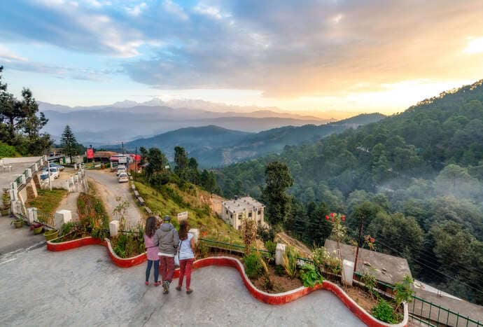 Kausani a best honeymoon place in Uttarakhand