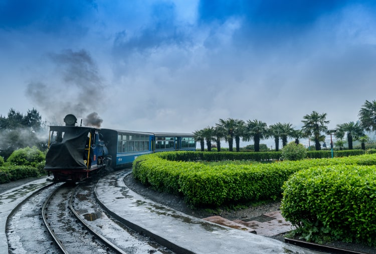 Darjeeling Himalayan Railway a best place for honeymoon couples
