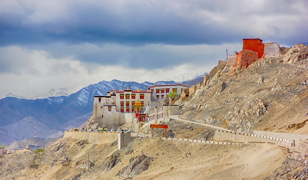 way to reach Spituk Monastery from Leh