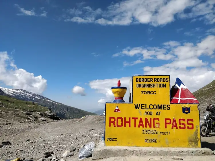 Rohtang Valley a best place to visit near Ladakh
