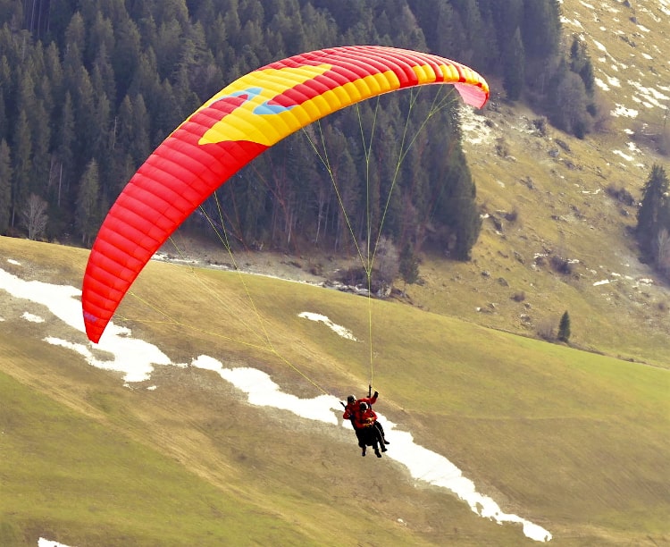 Must do things to do in Darjeeling - Tandem paragliding