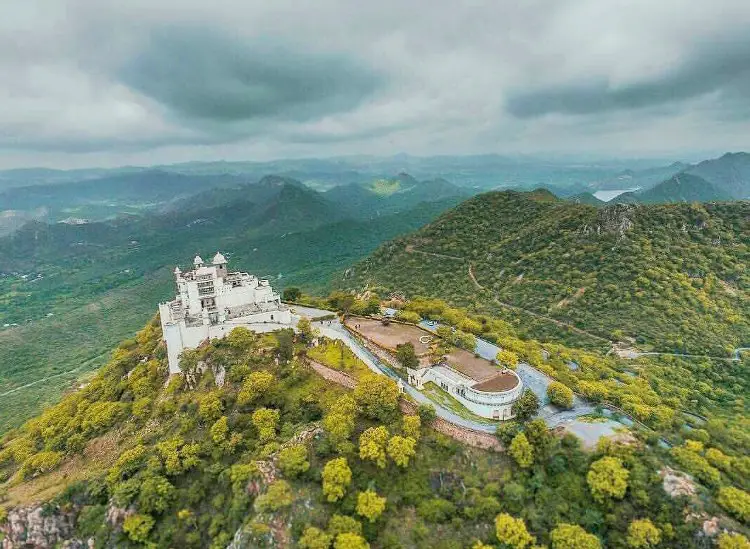 Sajjangarh Monsoon Palace a best place to visi in Rajasthan during Monsoon