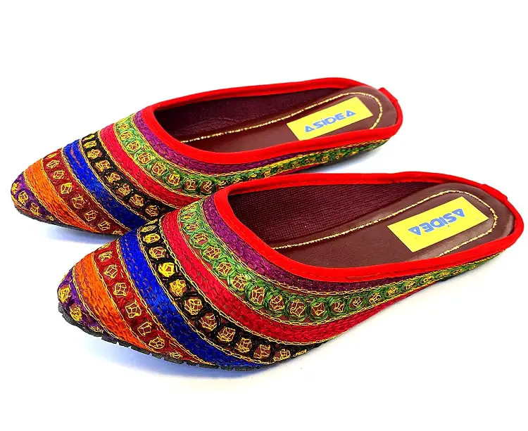 mojaris or jootis a rajasthani traditional footwear