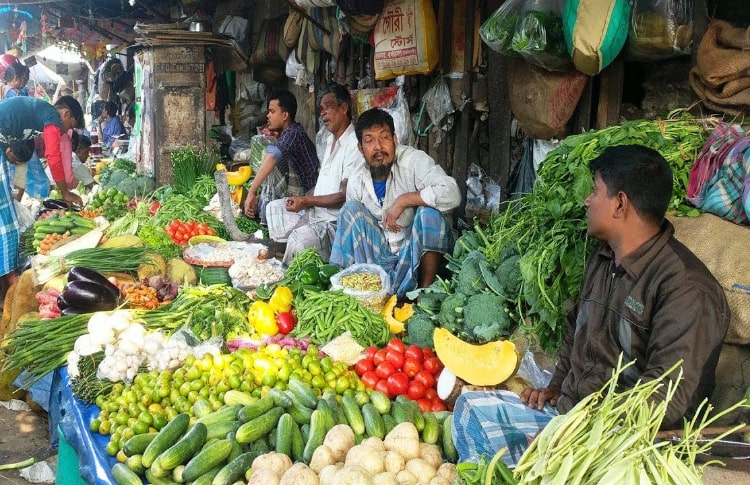 Shopping in market a best things to do in Kolkata