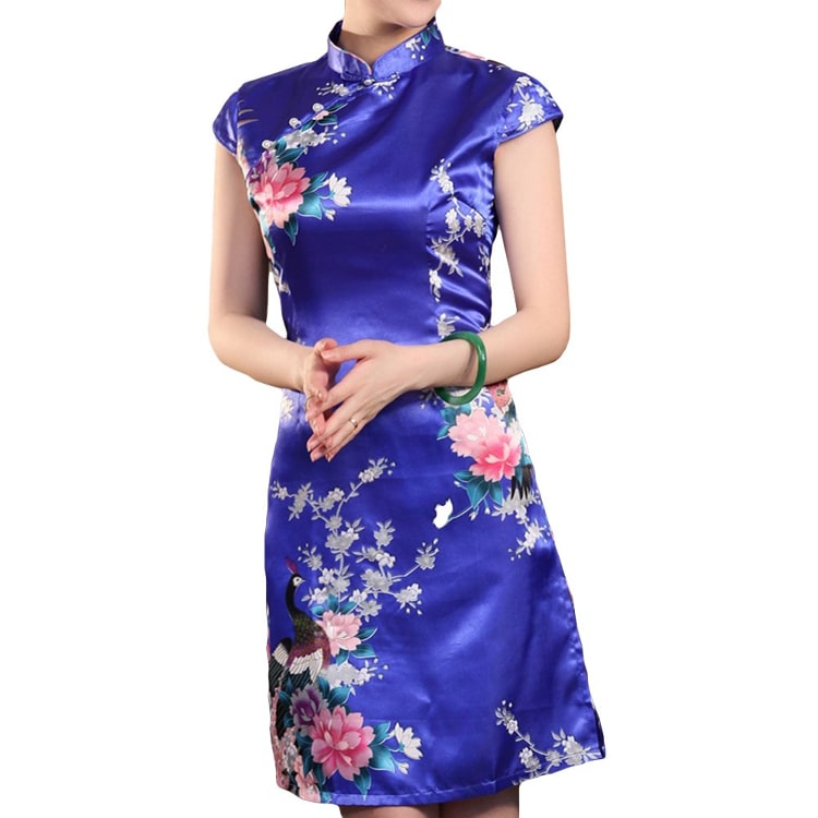 Cheongsam a best Chinese traditional dress