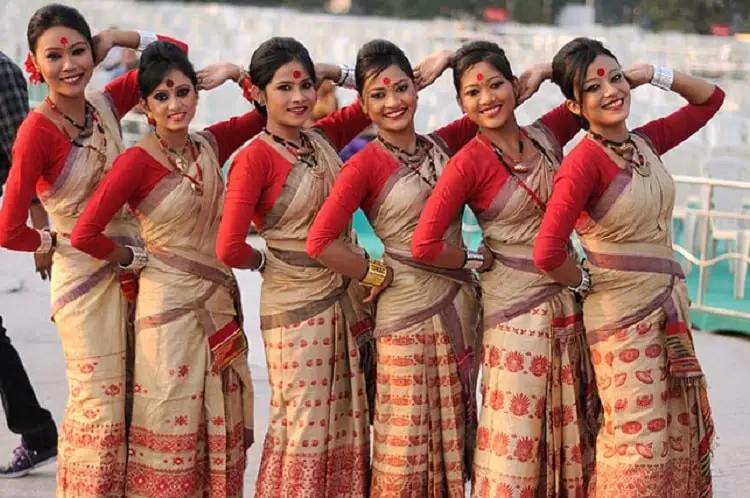 Mekhela Chador a best traditional dress of Assam