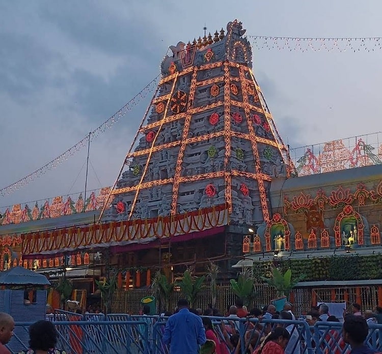 Tirumala Tirupati Venkateswara Temple a richest temple in India