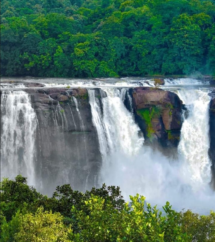 Kallar Meenmutty Waterfalls a best waterfall in Kerala