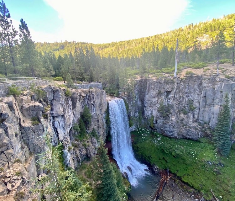 Tumalo Falls a best waterfall in Oregon, USA