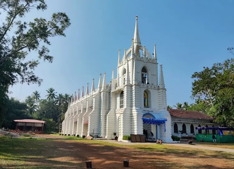 explore these places in goa during april