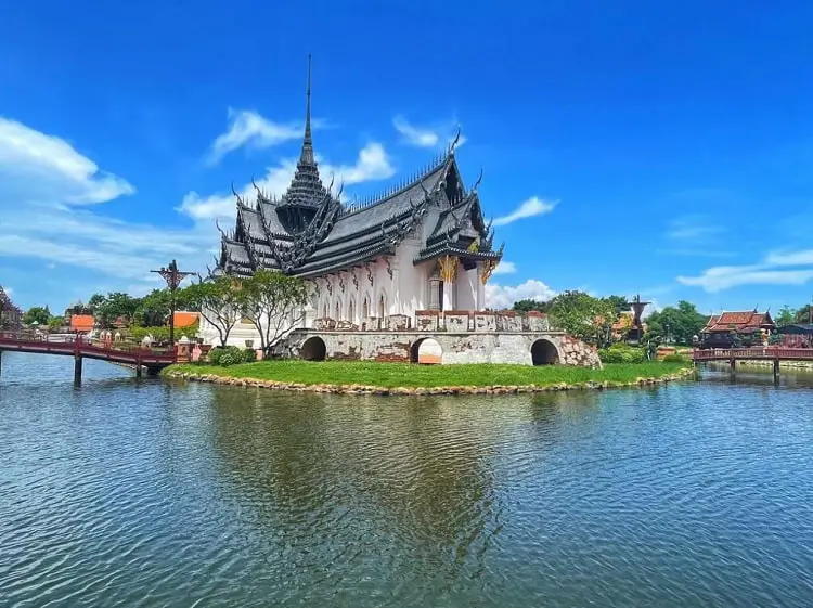 Why you should travel to Thailand in April