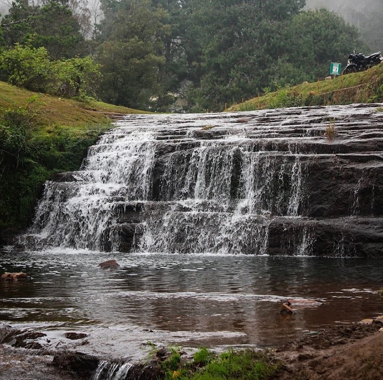 Take a trip to the waterfalls for a delightful experience in Kodaikanal